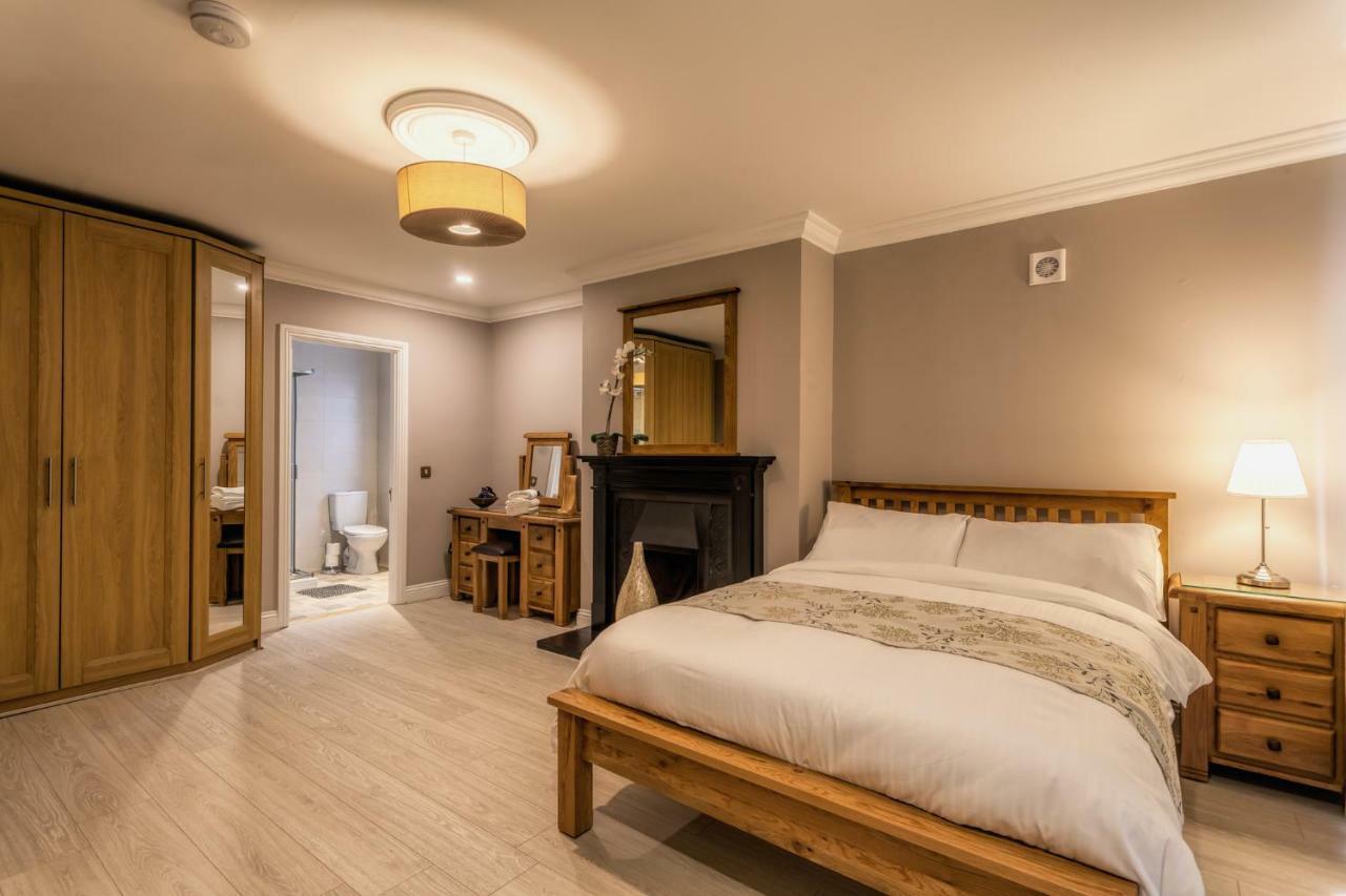Tintawn House Hotel Sandyford Ngoại thất bức ảnh