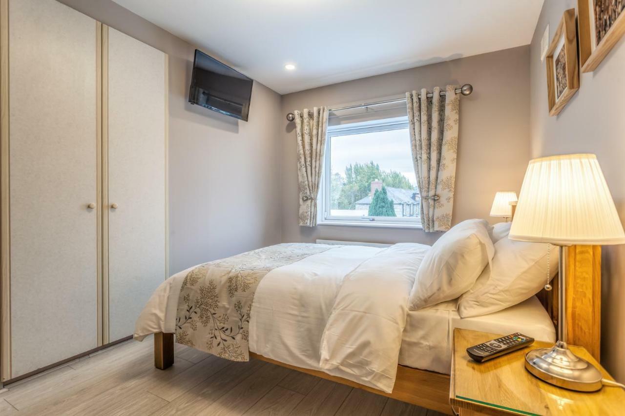 Tintawn House Hotel Sandyford Ngoại thất bức ảnh