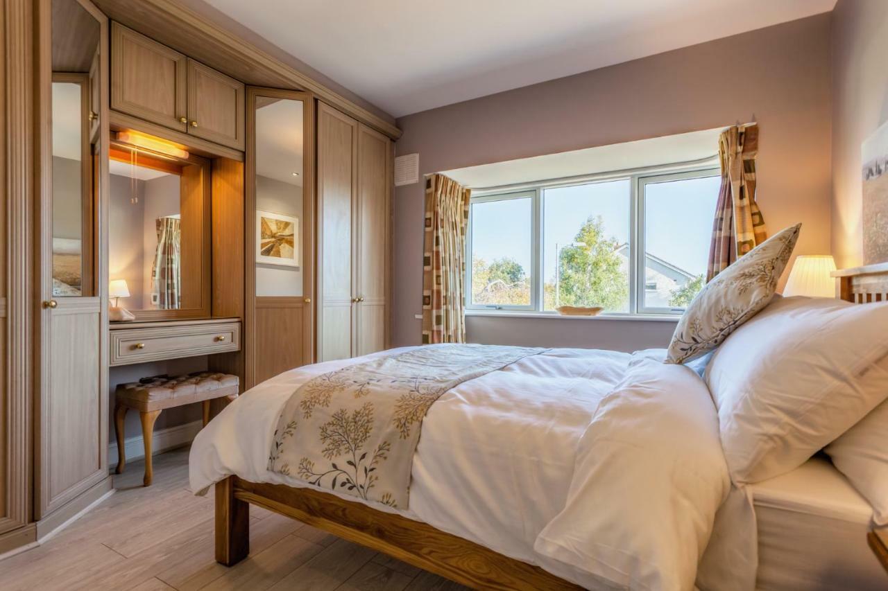 Tintawn House Hotel Sandyford Ngoại thất bức ảnh