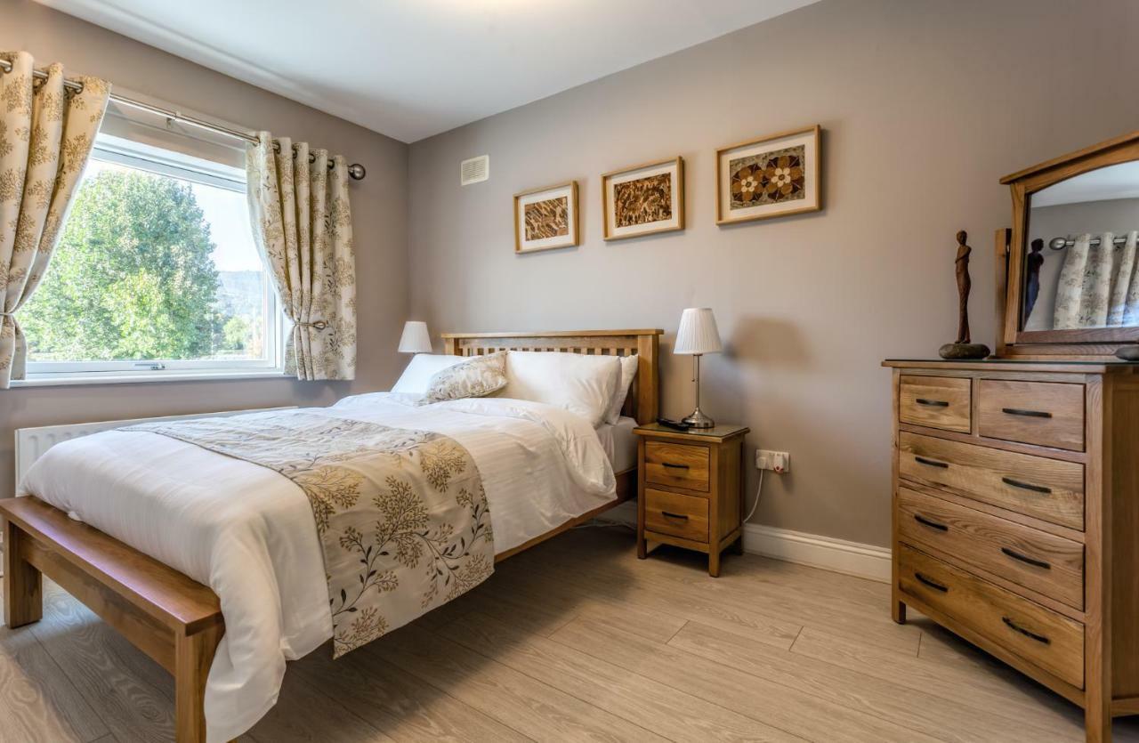 Tintawn House Hotel Sandyford Ngoại thất bức ảnh