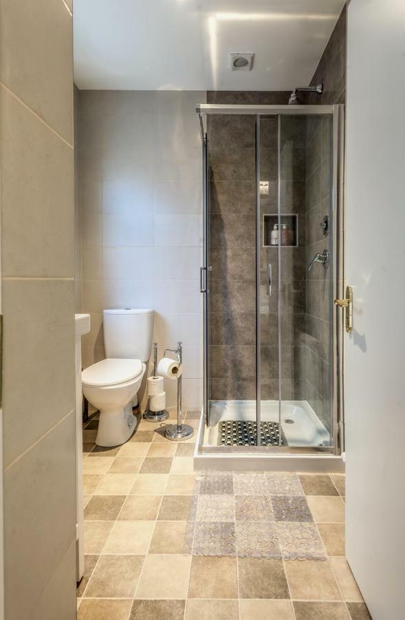 Tintawn House Hotel Sandyford Ngoại thất bức ảnh