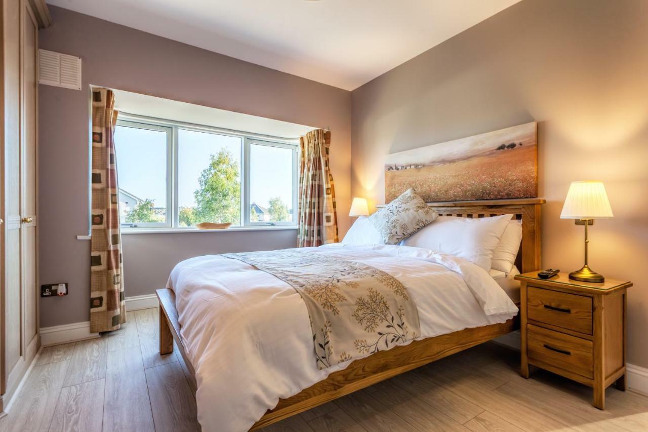 Tintawn House Hotel Sandyford Ngoại thất bức ảnh